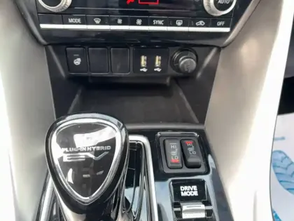 Photo 17 Mitsubishi Eclipse Cross  2.4 MIVEC PHEV Twin Motor 4WD