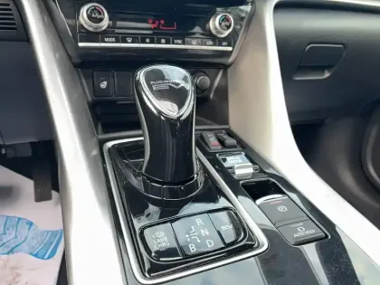 Photo 16 Mitsubishi Eclipse Cross  2.4 MIVEC PHEV Twin Motor 4WD