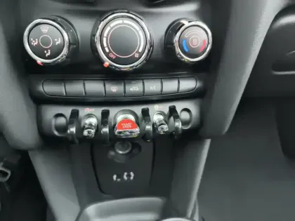 Photo 11 Mini Mini Hatch 3 Portes One 102 ch BVA6