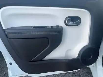 Photo 8 Renault Twingo  III E-Tech