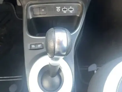 Photo 10 Renault Twingo  III E-Tech