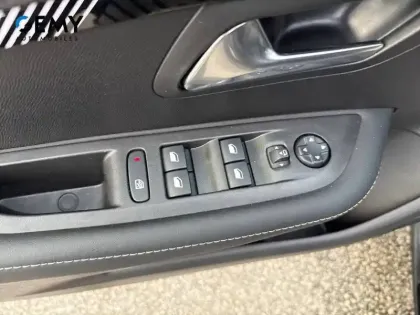 Photo 11 Peugeot 208  PureTech 100 S&S BVM6