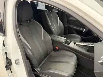 Photo 13 Peugeot 308  SW BlueHDi 130ch S&S EAT8