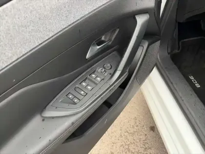 Photo 23 Peugeot 308  SW BlueHDi 130ch S&S EAT8