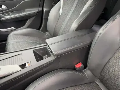 Photo 18 Peugeot 308  SW BlueHDi 130ch S&S EAT8