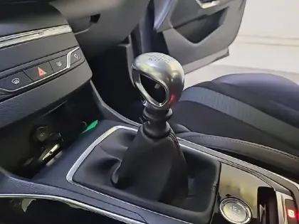 Photo 37 Peugeot 308  PureTech 130ch S&S BVM6