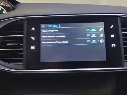 Photo 45 Peugeot 308  PureTech 130ch S&S BVM6