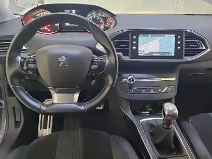 Photo 31 Peugeot 308  PureTech 130ch S&S BVM6