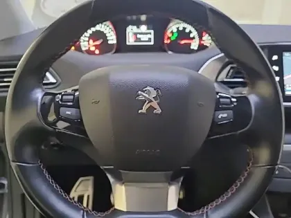 Photo 32 Peugeot 308  PureTech 130ch S&S BVM6