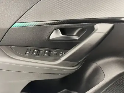 Photo 27 Peugeot 2008  PureTech 100 S&S BVM6