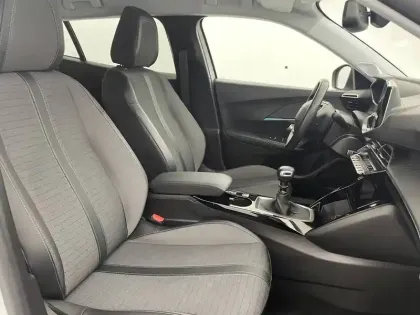 Photo 25 Peugeot 2008  PureTech 100 S&S BVM6