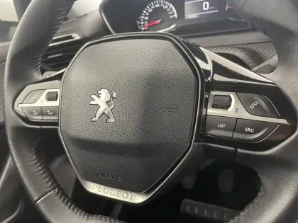 Photo 28 Peugeot 2008  PureTech 100 S&S BVM6