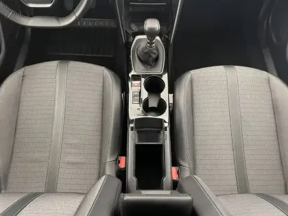 Photo 29 Peugeot 2008  PureTech 100 S&S BVM6