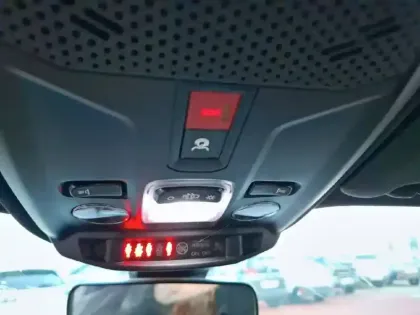 Photo 48 Peugeot 2008  PureTech 100 S&S BVM6