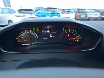 Photo 37 Peugeot 2008  PureTech 100 S&S BVM6