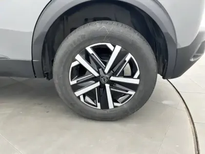 Photo 68 Peugeot 2008  PureTech 100 S&S BVM6