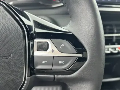 Photo 75 Peugeot 2008  PureTech 100 S&S BVM6