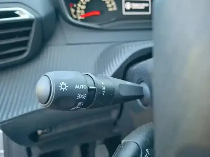 Photo 18 Peugeot 2008  PureTech 100 S&S BVM6