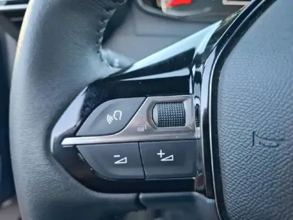 Photo 26 Peugeot 2008  PureTech 100 S&S BVM6