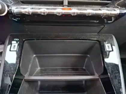 Photo 55 Peugeot 2008  PureTech 100 S&S BVM6