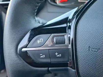 Photo 54 Peugeot 2008  PureTech 100 S&S BVM6