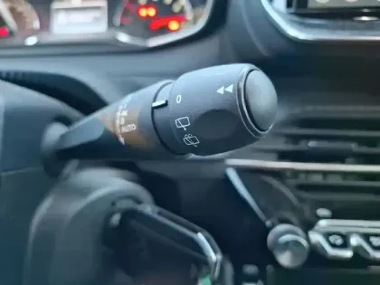 Photo 19 Peugeot 2008  PureTech 100 S&S BVM6