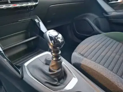 Photo 41 Peugeot 2008  PureTech 100 S&S BVM6