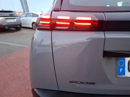 Photo 16 Peugeot 2008  PureTech 100 S&S BVM6