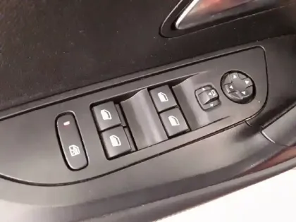 Photo 18 Peugeot 2008  BlueHDi 130 S&S EAT8