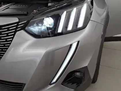 Photo 15 Peugeot 2008  Electrique 136 ch