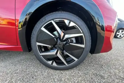 Photo 23 Peugeot 208  Hybrid 110 e-DCS6