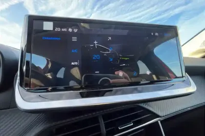 Photo 15 Peugeot 208  Hybrid 110 e-DCS6