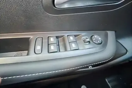 Photo 17 Peugeot 208  Hybrid 110 e-DCS6