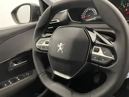 Photo 23 Peugeot 208  PureTech 100 S&S BVM6