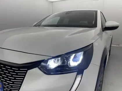 Photo 23 Peugeot 208  Electrique 50 kWh 136ch