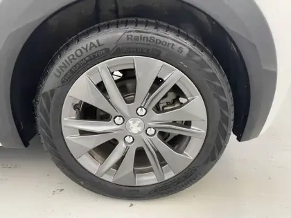 Photo 15 Peugeot 208  Electrique 50 kWh 136ch