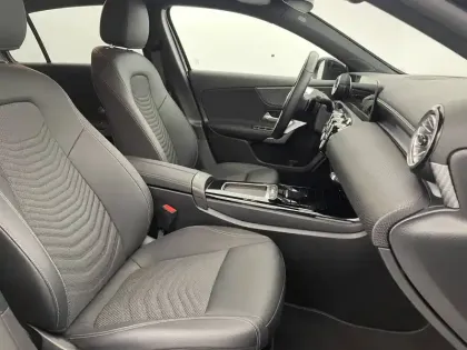 Photo 25 Mercedes Classe A  180 d 8G-DCT