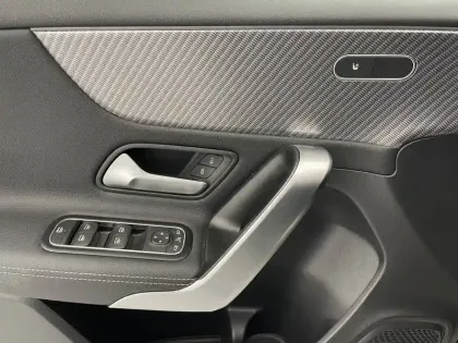 Photo 24 Mercedes Classe A  180 d 8G-DCT