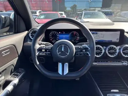 Photo 15 Mercedes GLA  250 e 8G-DCT