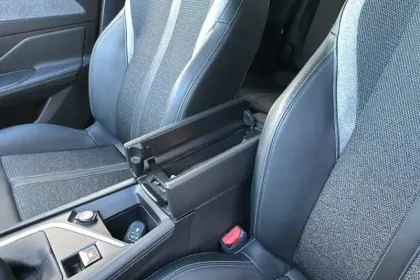 Photo 23 Peugeot 308  PureTech 130ch S&S BVM6