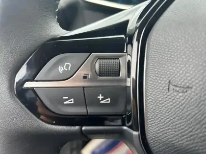 Photo 14 Peugeot 208  Electrique 50 kWh 136ch