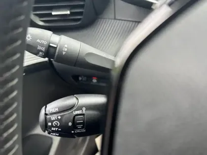 Photo 12 Peugeot 208  Electrique 50 kWh 136ch