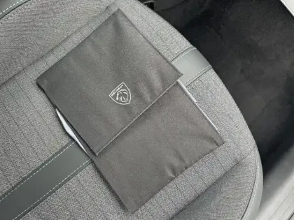 Photo 23 Peugeot 208  Electrique 50 kWh 136ch