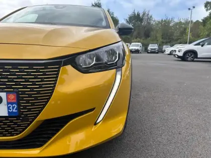 Photo 19 Peugeot 208  Electrique 50 kWh 136ch