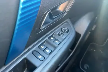 Photo 17 Citroën C4 e- 136 ch Automatique