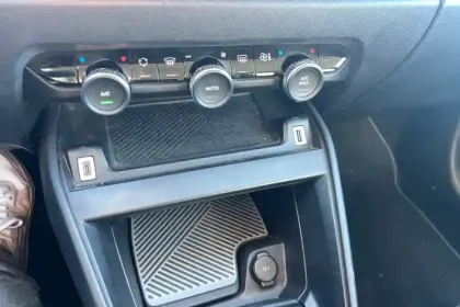 Photo 19 Citroën C4 e- 136 ch Automatique