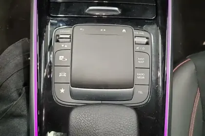 Photo 24 Mercedes GLB  200 d 8G-DCT