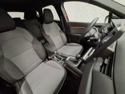 Photo 27 Renault Captur  mild hybrid 160 EDC