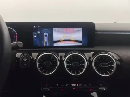 Photo 31 Mercedes Classe A  180 d 8G-DCT