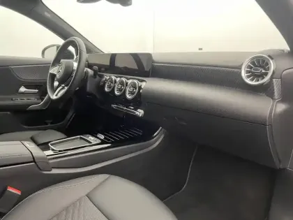 Photo 30 Mercedes Classe A  180 d 8G-DCT